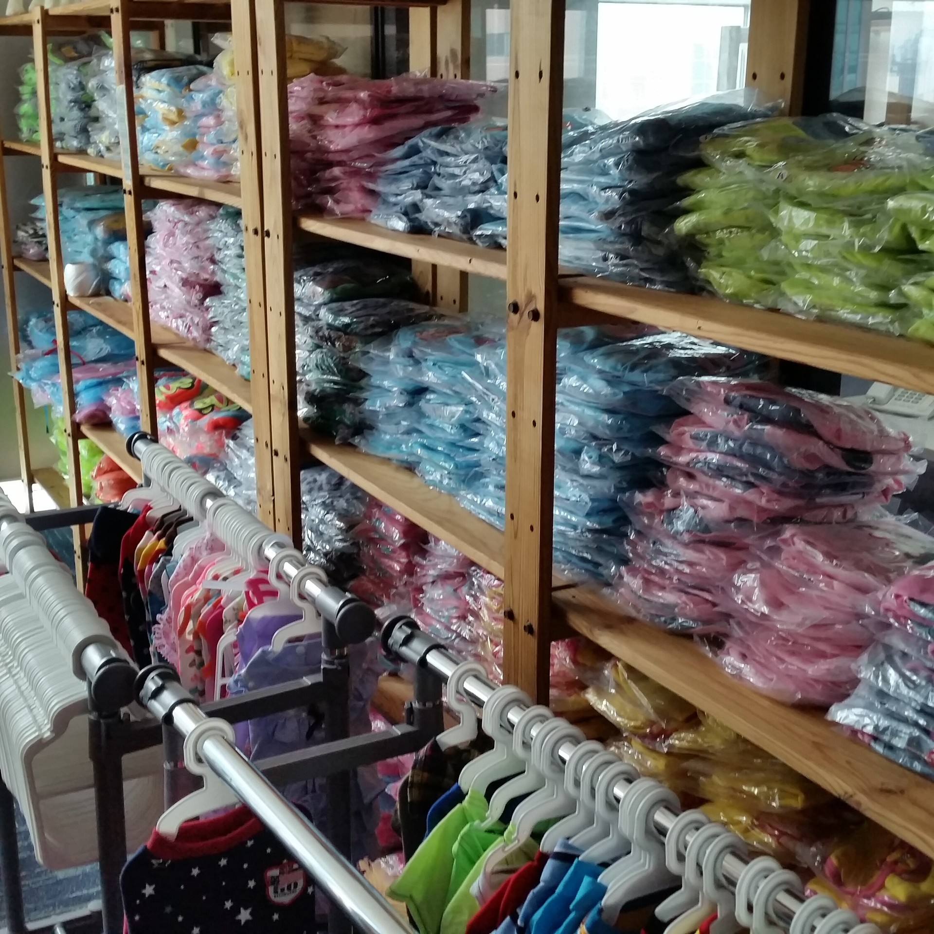 冬日時尚新寵 新款圣誕冬裙與泰迪秋冬服裝，打造寵物服裝批發新風尚