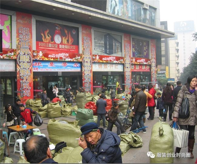 重慶朝天門服裝批發市場新手拿貨全攻略 避坑指南與實戰技巧